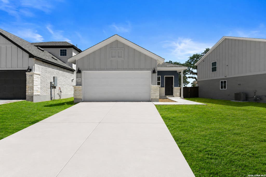 Photo of 209 Jersey Ln, Boerne, TX 78006 (MLS # 2010074)