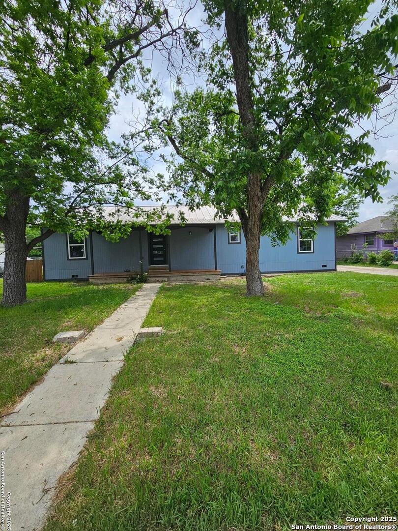1126 W LULLWOOD AVE