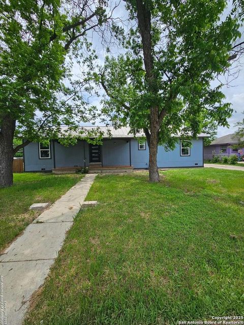 1126 W LULLWOOD AVE San Antonio TX 78201