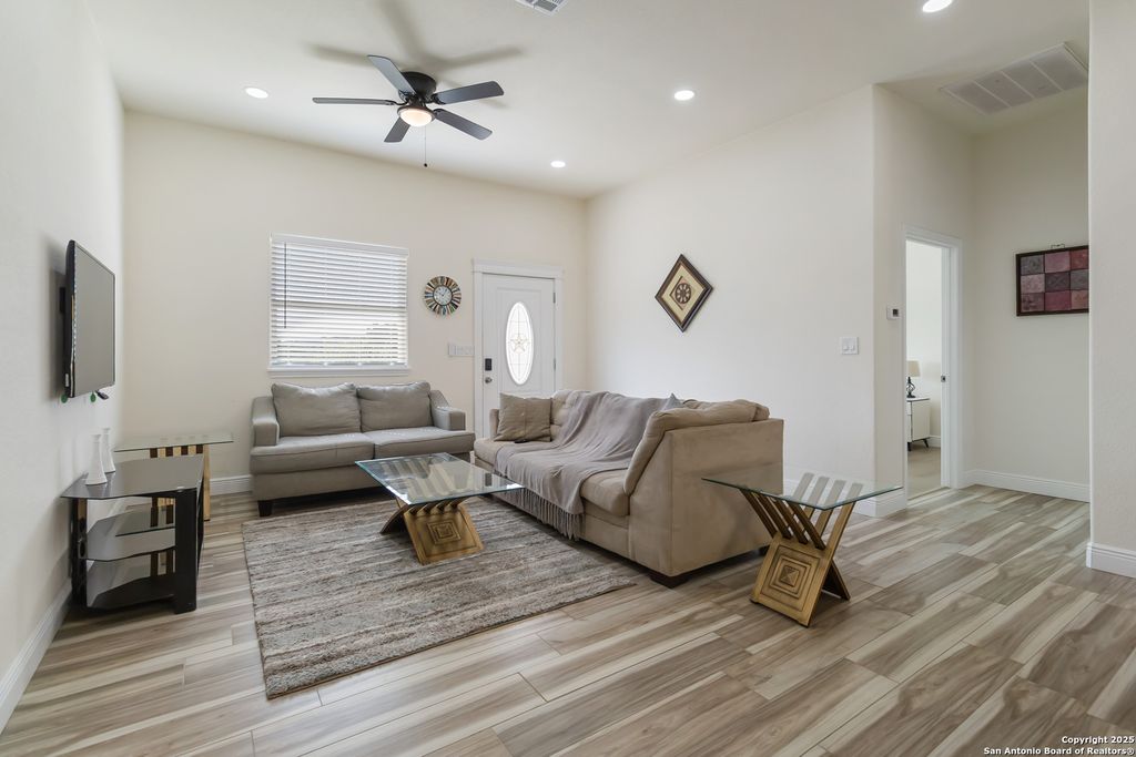 Photo of 567 Hummingbird, Canyon Lake, TX 78133 (MLS # 1895505)