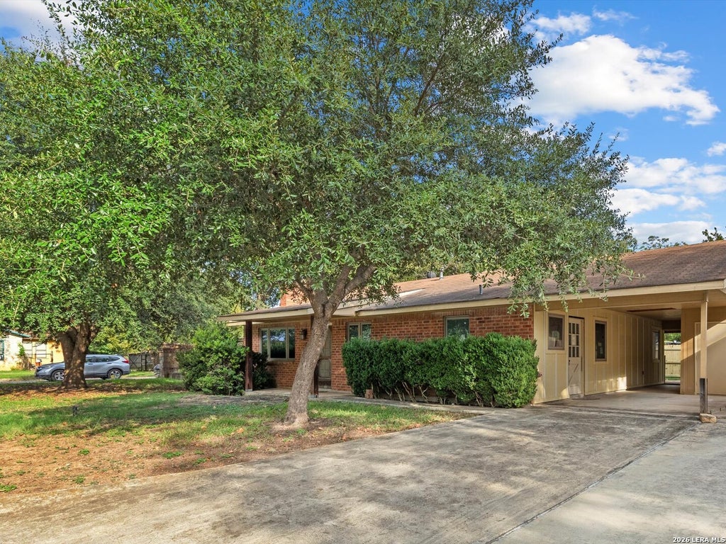 Photo of 123 W KLINGEMANN ST, New Braunfels, TX 78130 (MLS # 2023747)