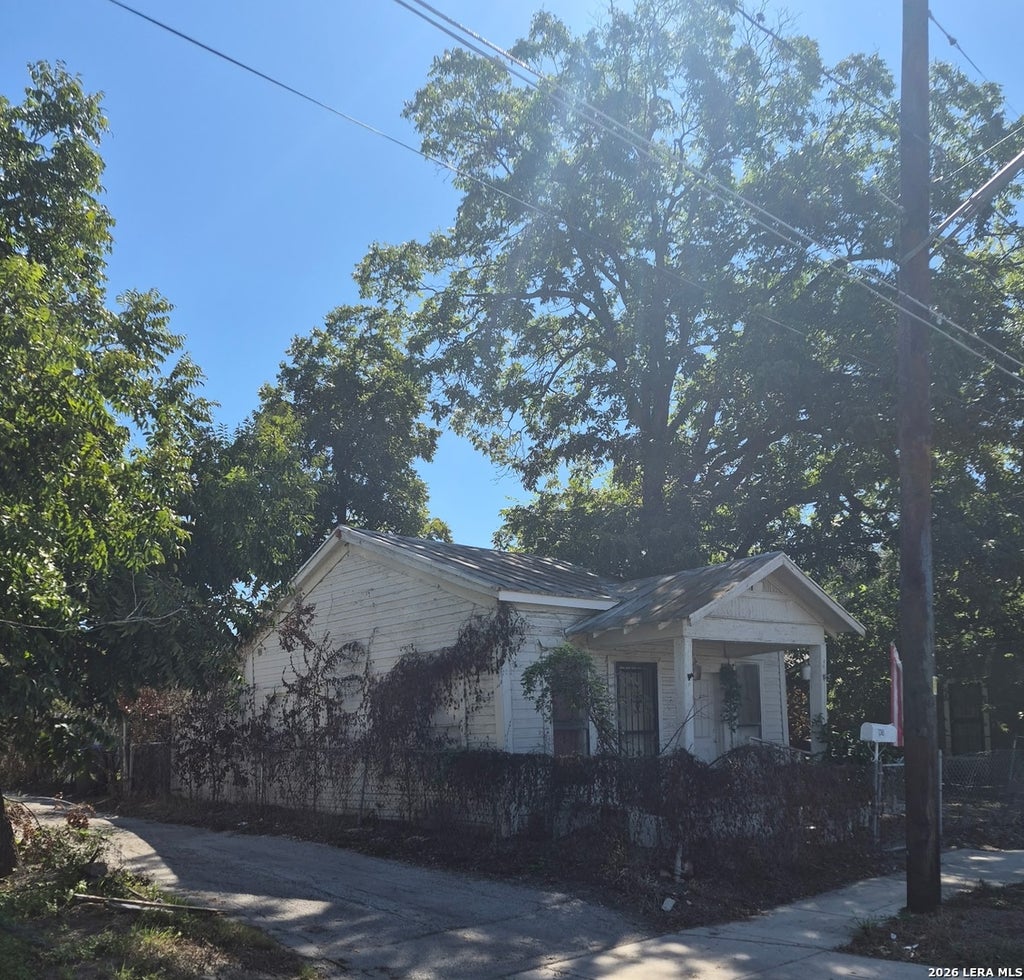 Photo of 208 N MESQUITE ST, San Antonio, TX 78202 (MLS # 2023818)