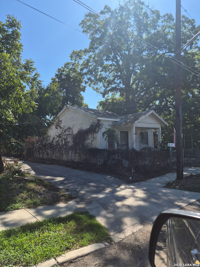 Photo of 208 N MESQUITE ST, San Antonio, TX 78202 (MLS # 2023818)