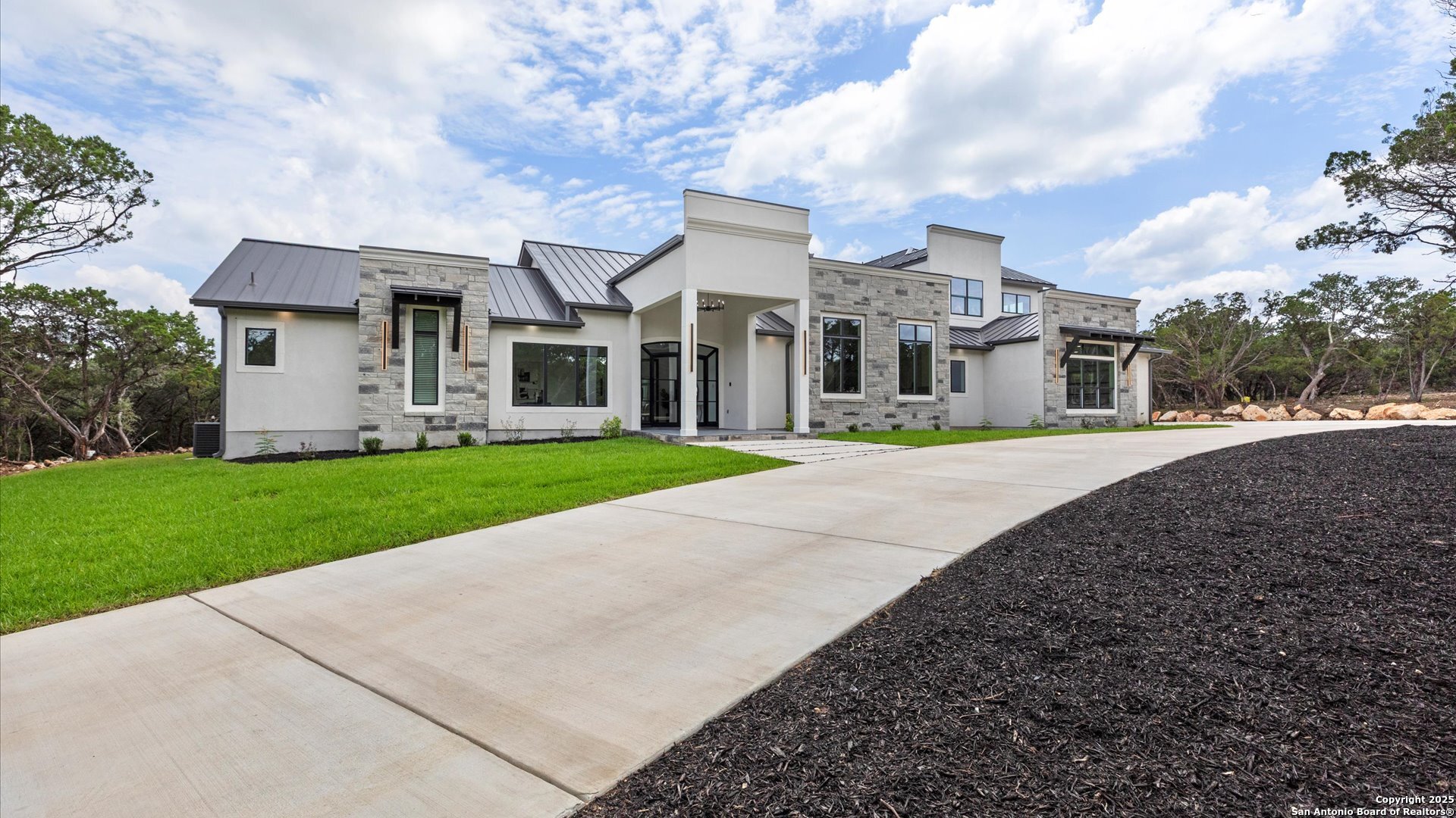 22327 Scenic Loop