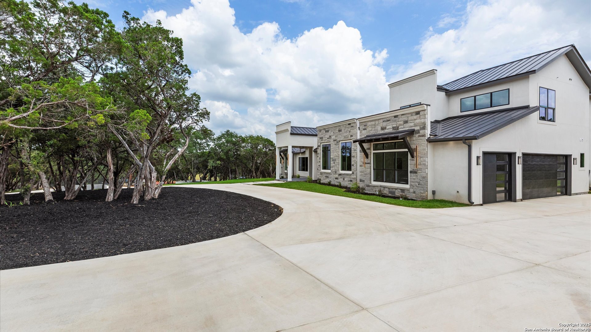 22327 Scenic Loop