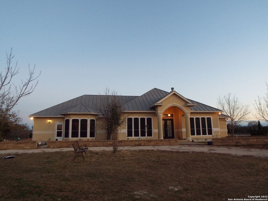 Photo of 414 Shannon Ridge, Floresville, TX 78114 (MLS # 1920465)