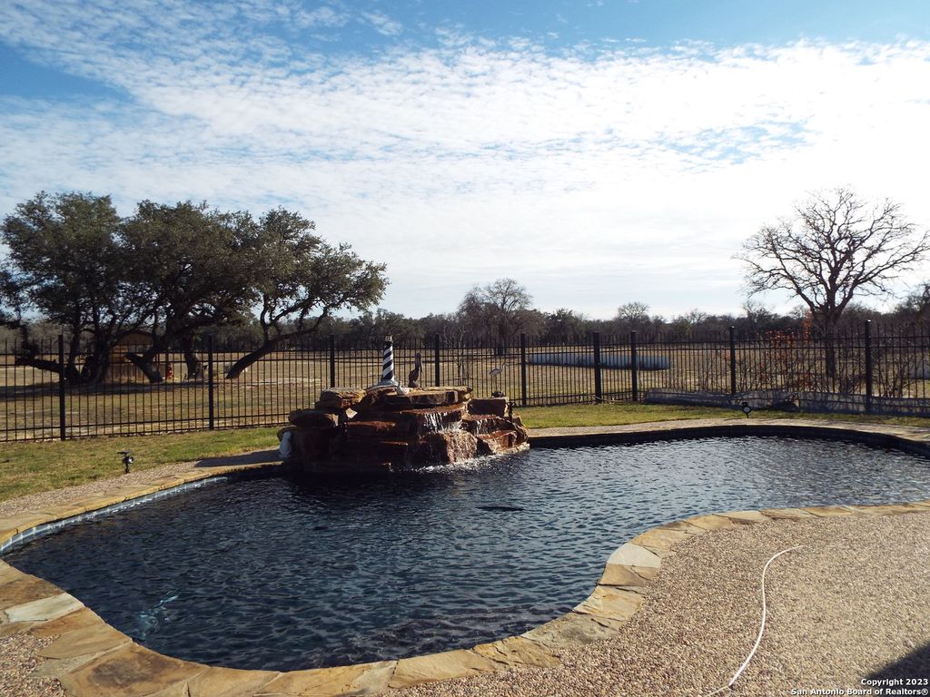 Photo of 414 Shannon Ridge, Floresville, TX 78114 (MLS # 1920465)