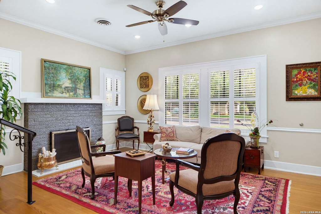 Photo of 119 E EVERGREEN ST, Boerne, TX 78006 (MLS # 1966067)