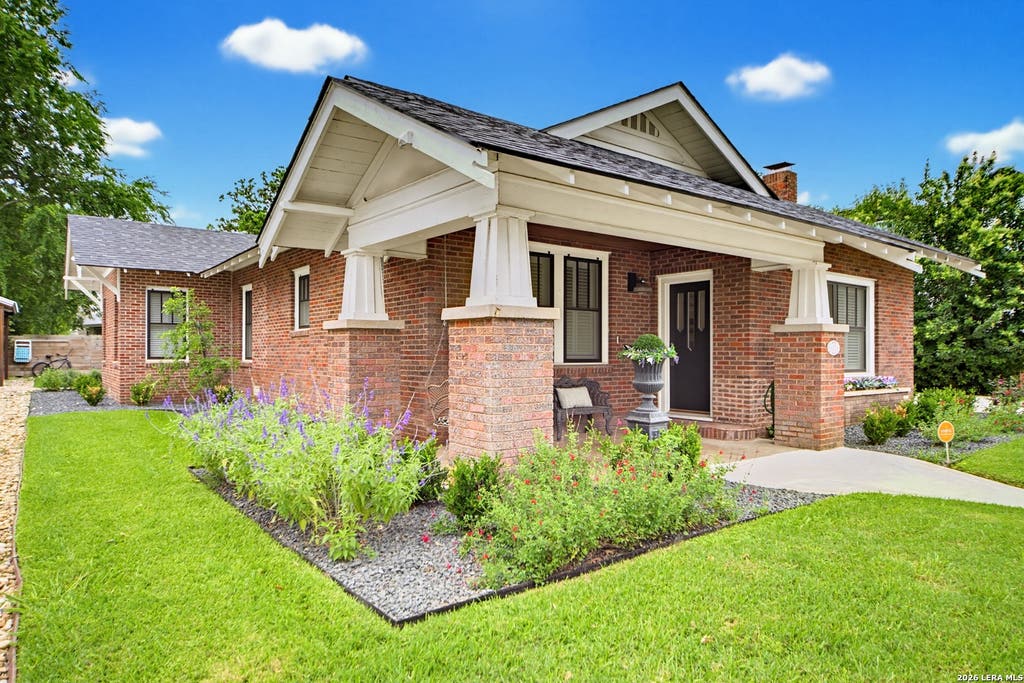 Photo of 119 E EVERGREEN ST, Boerne, TX 78006 (MLS # 1966067)