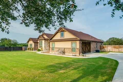 688 Double Gate Rd Castroville TX 78009