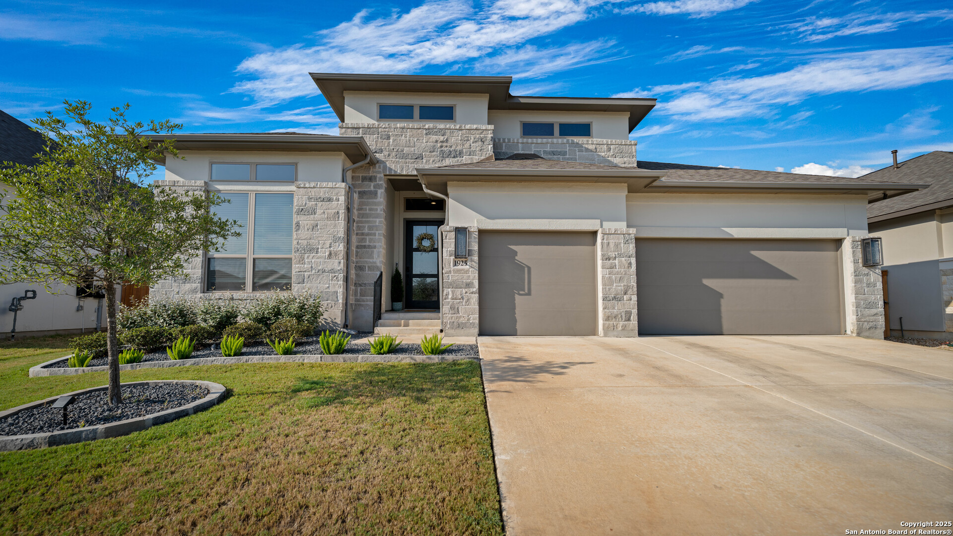 Photo 1 of 26 — 1925 Luna, New Braunfels, TX 78132