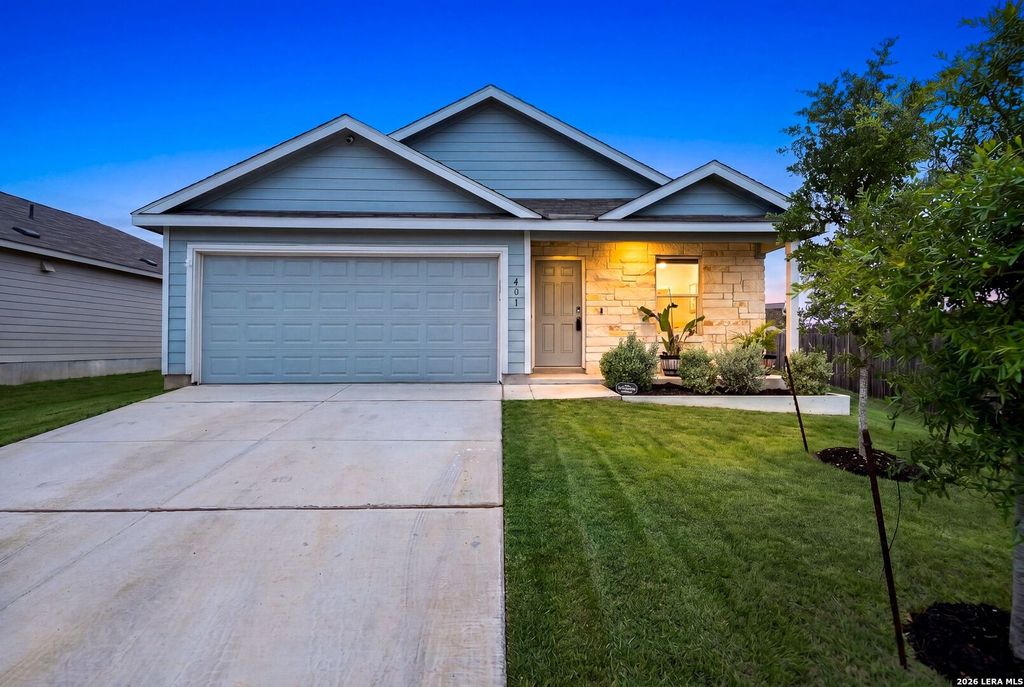 Photo of 401 Alta Vista Ter, Seguin, TX 78155 (MLS # 1959668)