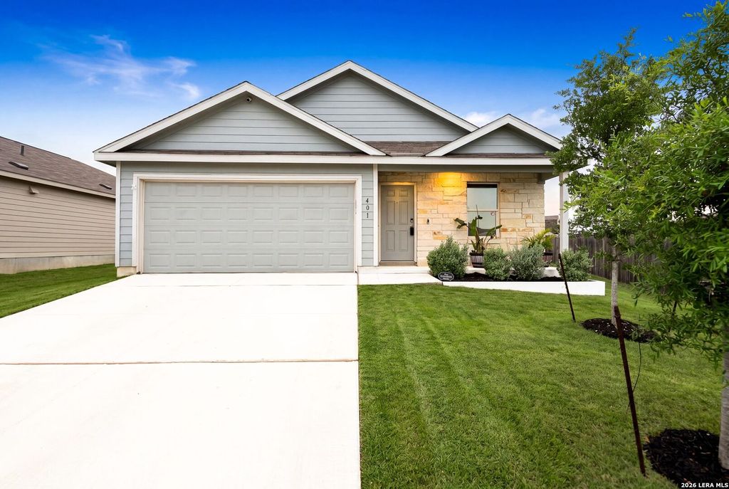 Photo of 401 Alta Vista Ter, Seguin, TX 78155 (MLS # 1959668)