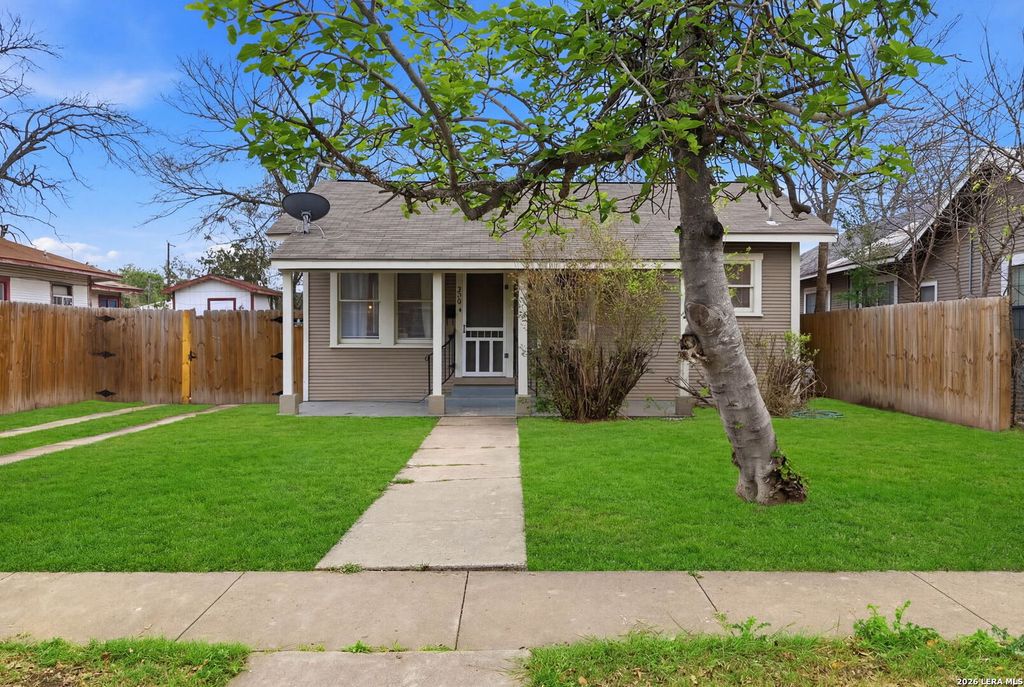 Photo of 230 Thompson, San Antonio, TX 78225 (MLS # 1948043)