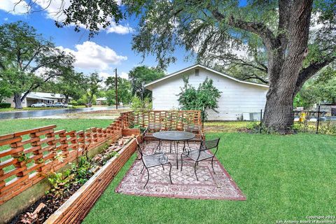 A home in Hondo