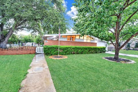 A home in Hondo