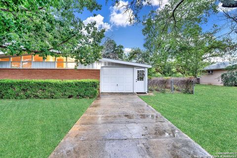 A home in Hondo