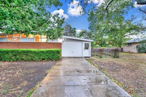 A home in Hondo