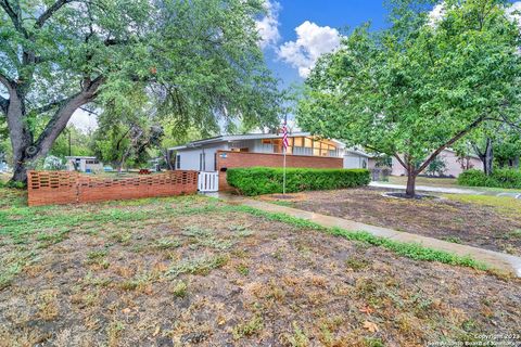 A home in Hondo