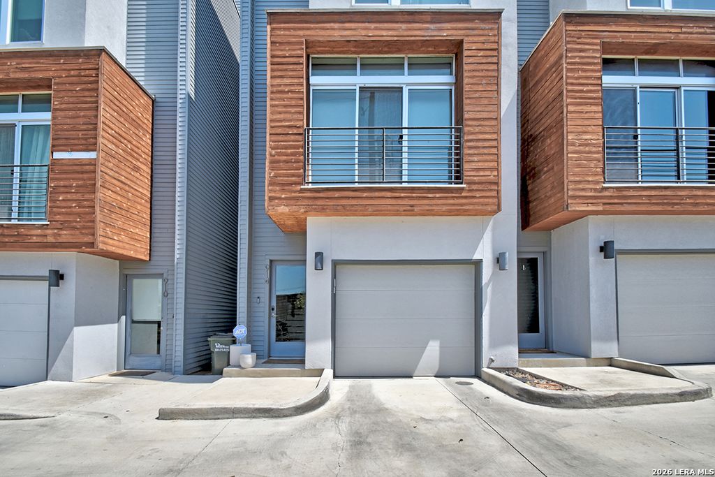 Photo of 914 E JOSEPHINE ST, San Antonio, TX 78208 (MLS # 1957739)