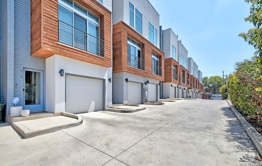 Photo of 914 E JOSEPHINE ST, San Antonio, TX 78208 (MLS # 1957739)