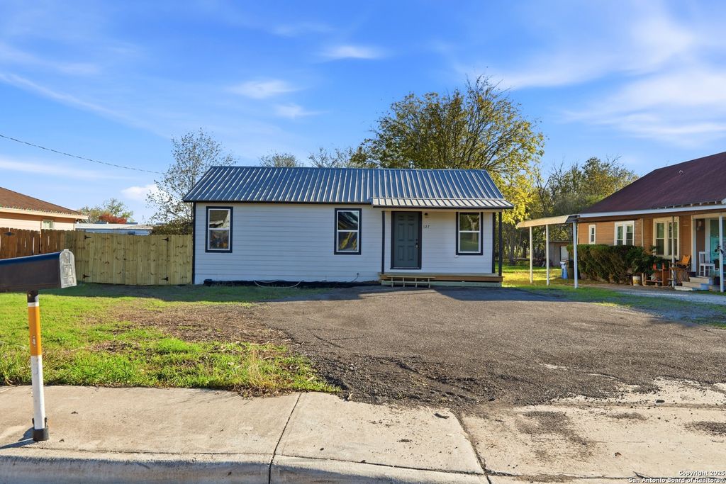 Photo of 127 Roosevelt Drive, Seguin, TX 78155 (MLS # 1929926)