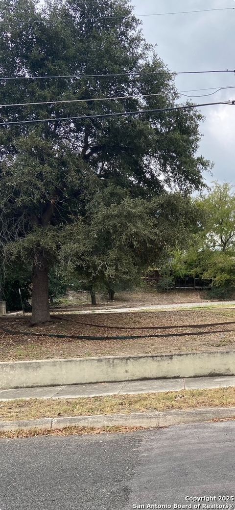 924 Hedges San Antonio TX 78203