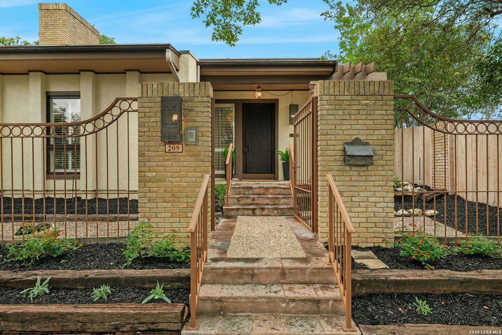 Photo of 209 HENDERSON ST, Alamo Heights, TX 78209 (MLS # 1958509)