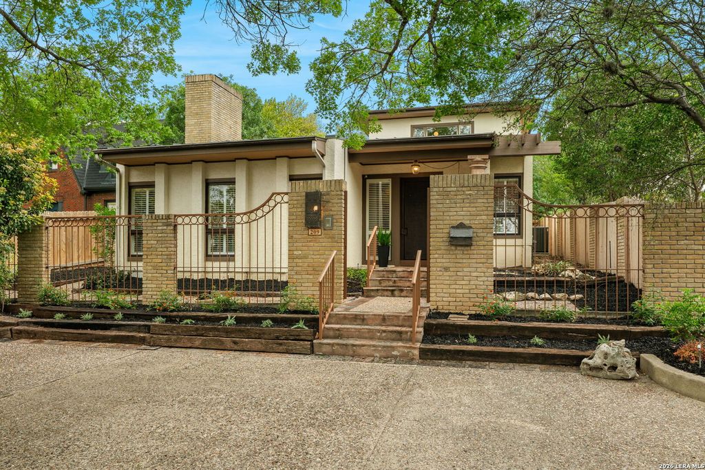 Photo of 209 HENDERSON ST, Alamo Heights, TX 78209 (MLS # 1958509)