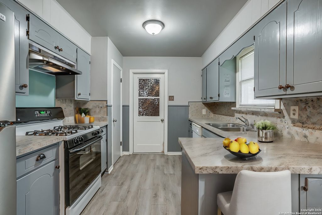 Photo of 326 ADDAX DR, San Antonio, TX 78213 (MLS # 1930138)