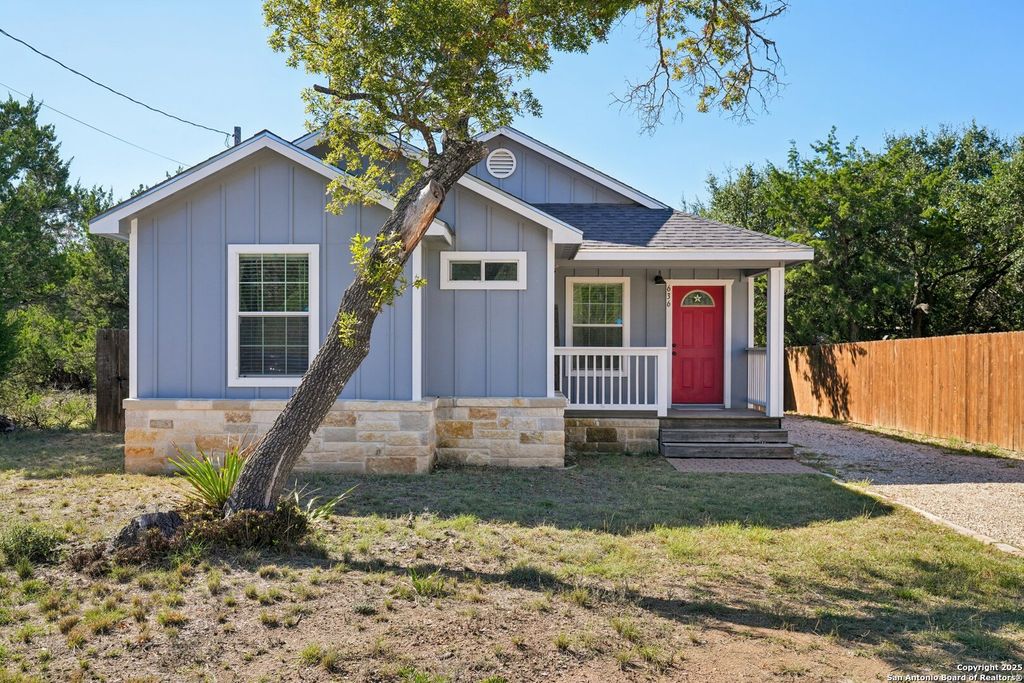 Photo of 636 Skyline Dr, Bandera, TX 78003 (MLS # 1919844)
