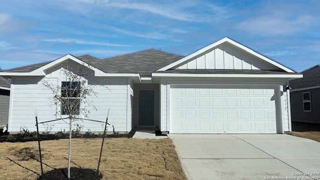 Photo of 1005 VILLAGE RUN, Seguin, TX 78155 (MLS # 1946805)