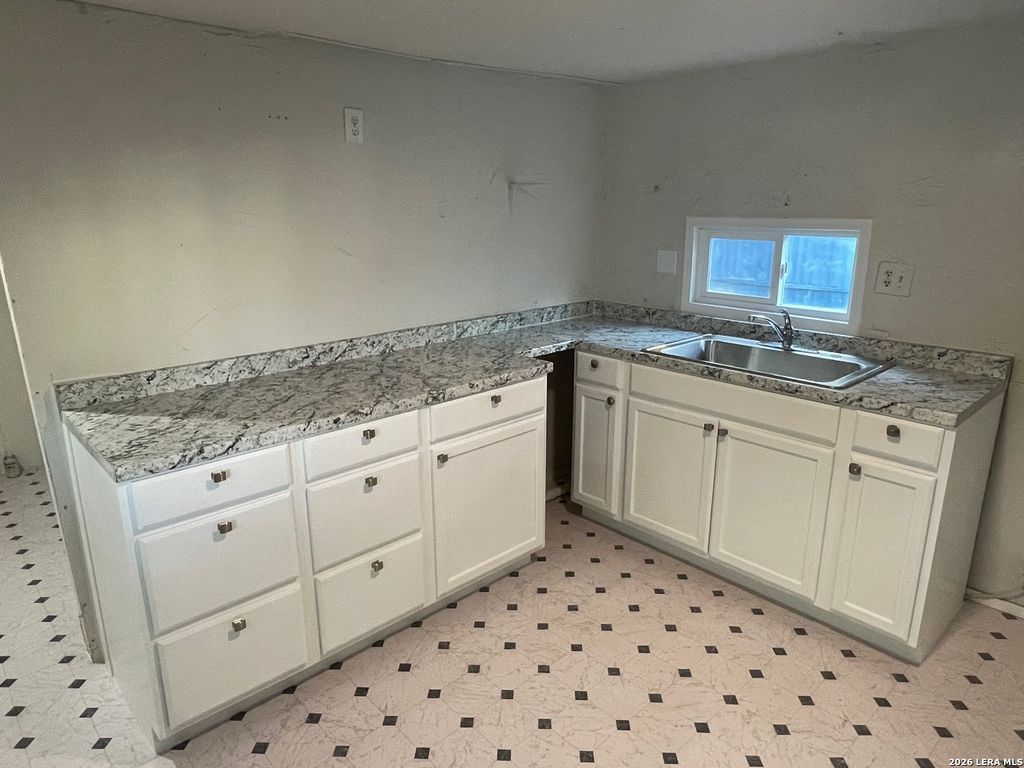 Photo of 1311 W Hein Rd 18 #18, San Antonio, TX 78220 (MLS # 1957405)