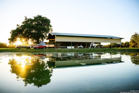 A home in Devine