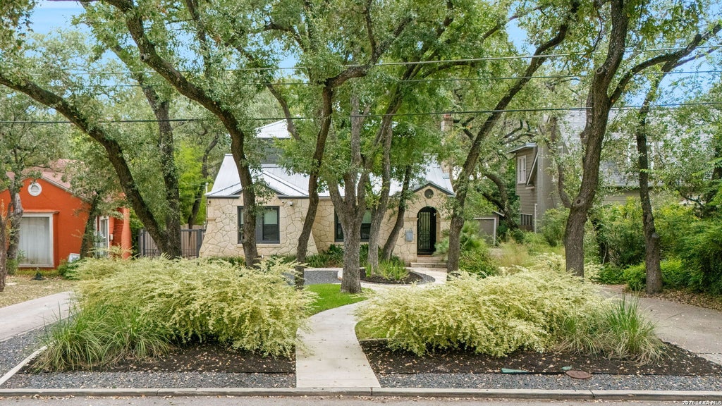 Photo of 258 TUXEDO AVE, San Antonio, TX 78209 (MLS # 2000588)