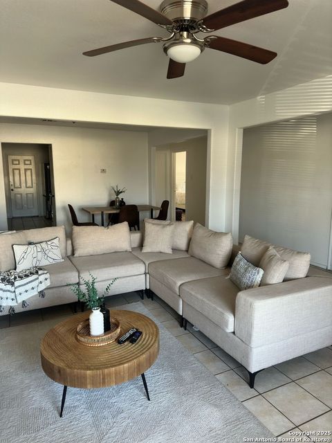 7643 Oak Chase San Antonio TX 78239