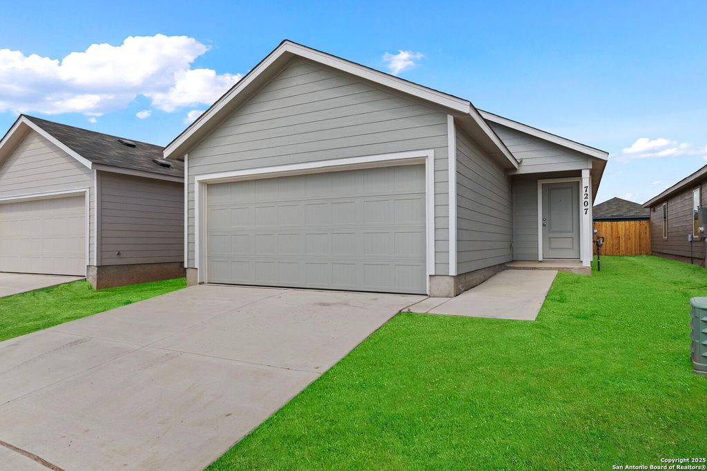 Photo of 7207 Brownleaf Dr, San Antonio, TX 78227 (MLS # 1914515)