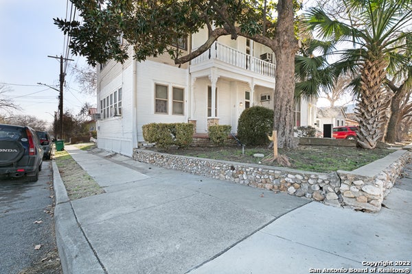 822 E CARSON ST APT 2, SAN ANTONIO, TX 78208 - Image 2d3655de6ff8a66d9df11394941eb76d/2329490801