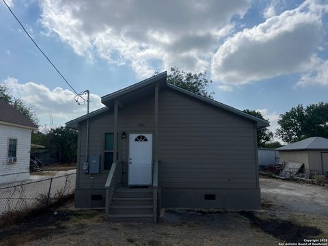 1326 W Hutchins Pl San Antonio TX 78221