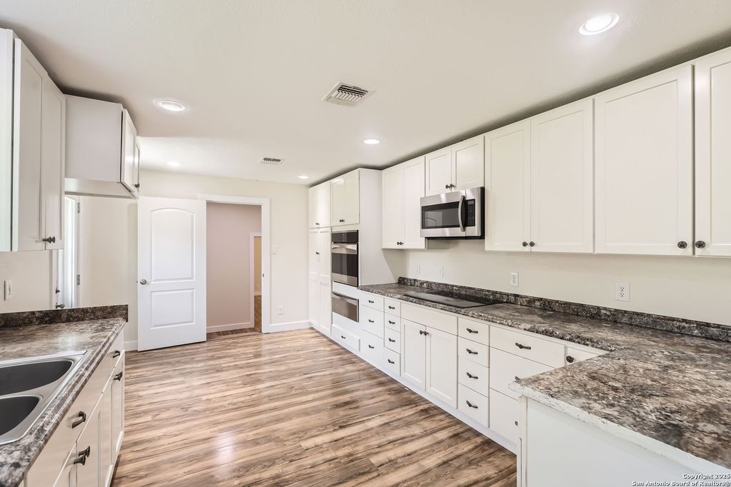 Photo of 9160 Aqua Dr, Boerne, TX 78006 (MLS # 1868489)