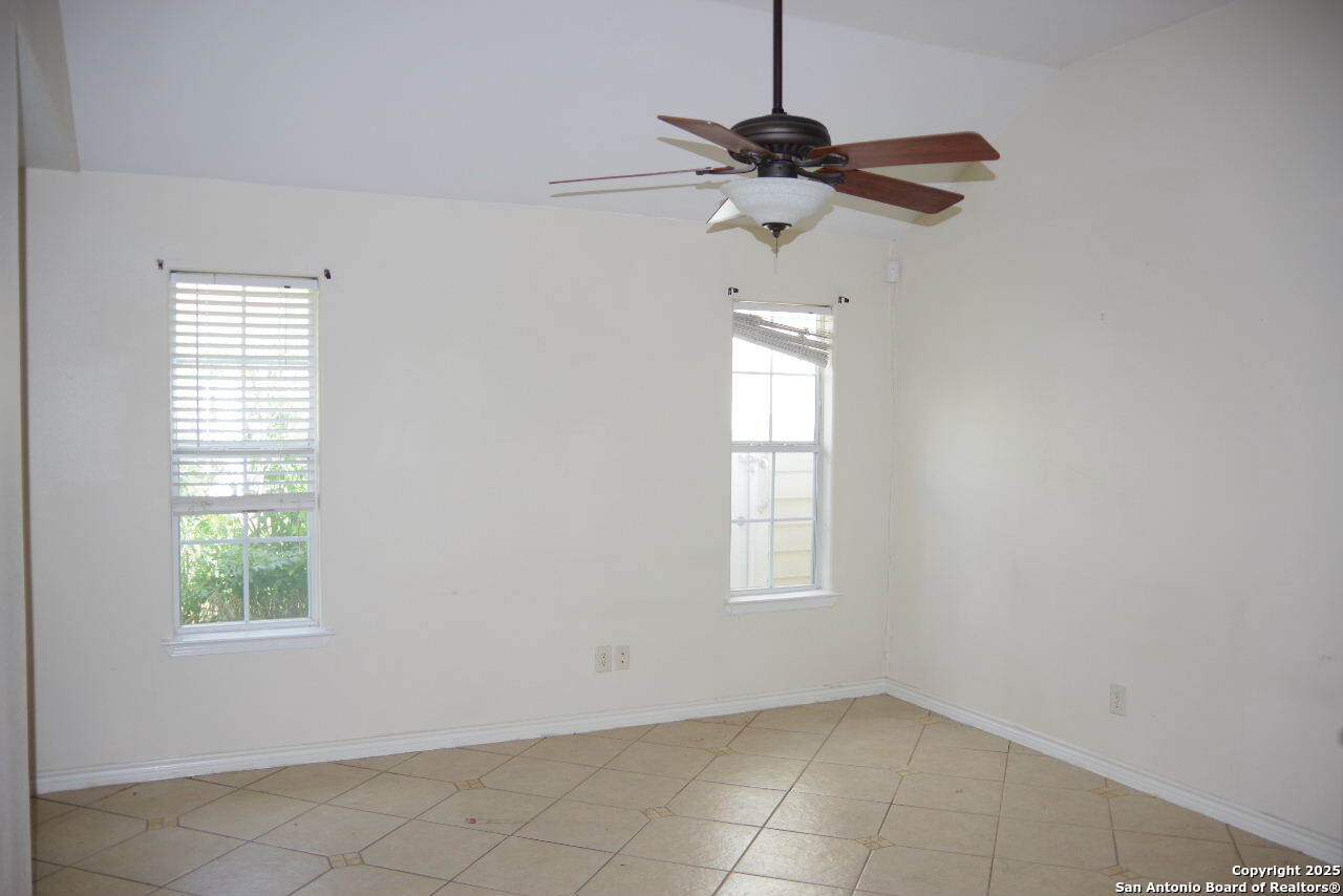 909 San Antonio