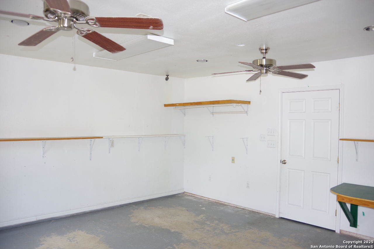 909 San Antonio