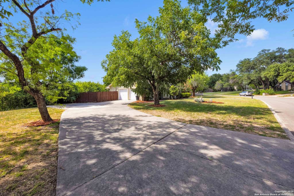 Photo of 103 Shalimar, Castle Hills, TX 78213 (MLS # 1952443)
