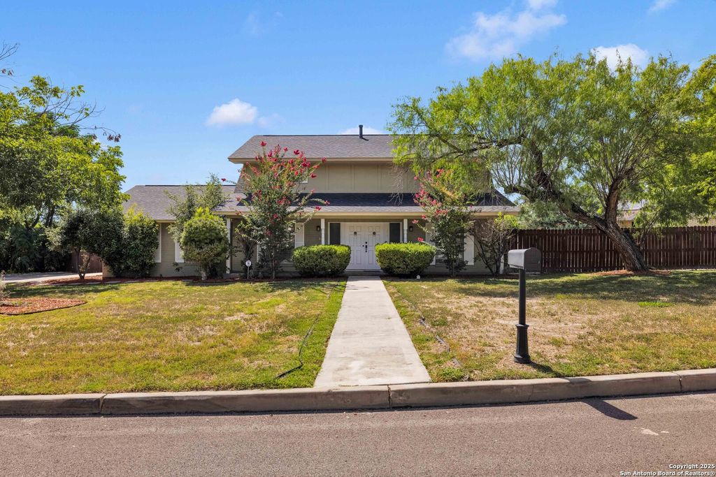 Photo of 103 Shalimar, Castle Hills, TX 78213 (MLS # 1952443)