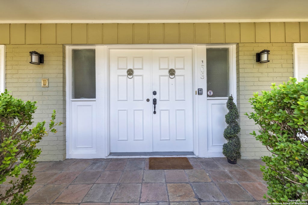 Photo of 103 Shalimar, Castle Hills, TX 78213 (MLS # 1952443)