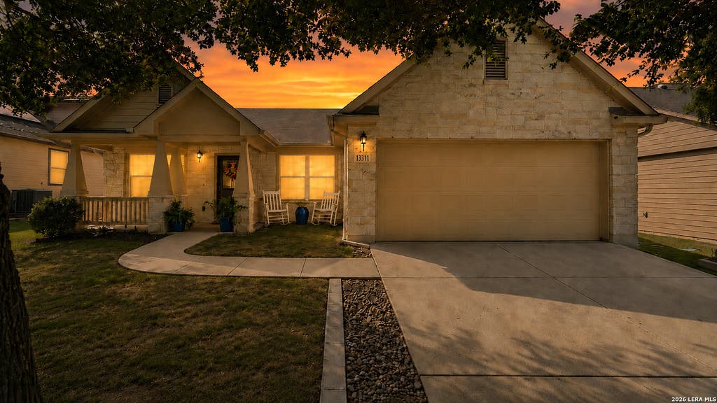 Photo of 13511 BILTMORE LKS, Live Oak, TX 78233 (MLS # 1969540)