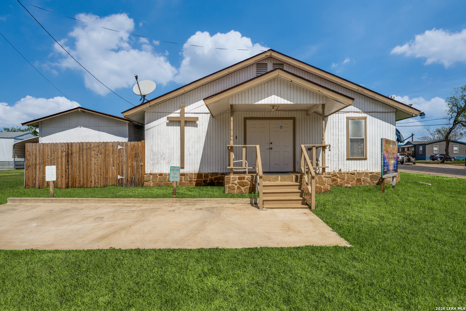 Photo 1 of 26 — 10311 Lee Roy, Adkins, TX 78101