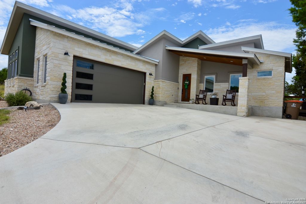 Photo of 1108 Long Hollow, Canyon Lake, TX 78133 (MLS # 1890847)