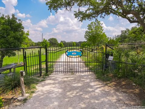 1060 DEMI JOHN BEND RD Canyon Lake TX 78133