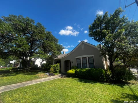 Property photo of 134 W Agarita Ave, San Antonio, TX 78212